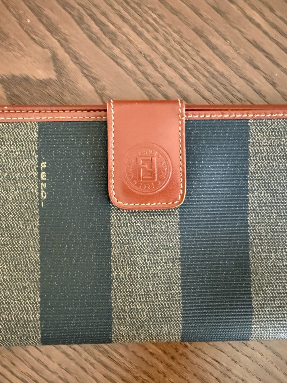 Fendi Pequin women’s long wallet